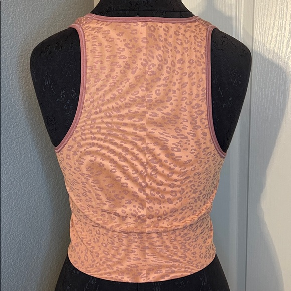 Athleta Aurora Crop Rib Tank Camisole Leopard Print V-Neck Tank Top Size Medium - Picture 5 of 8